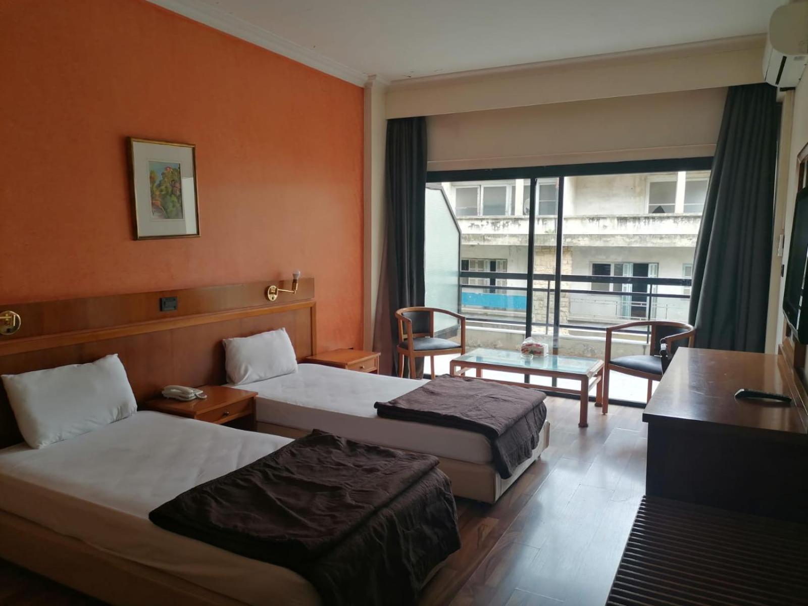 Charles Hotel Beiroet Buitenkant foto