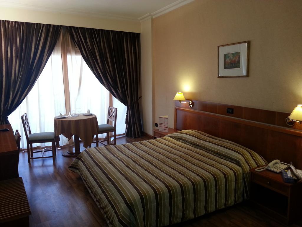 Charles Hotel Beiroet Buitenkant foto